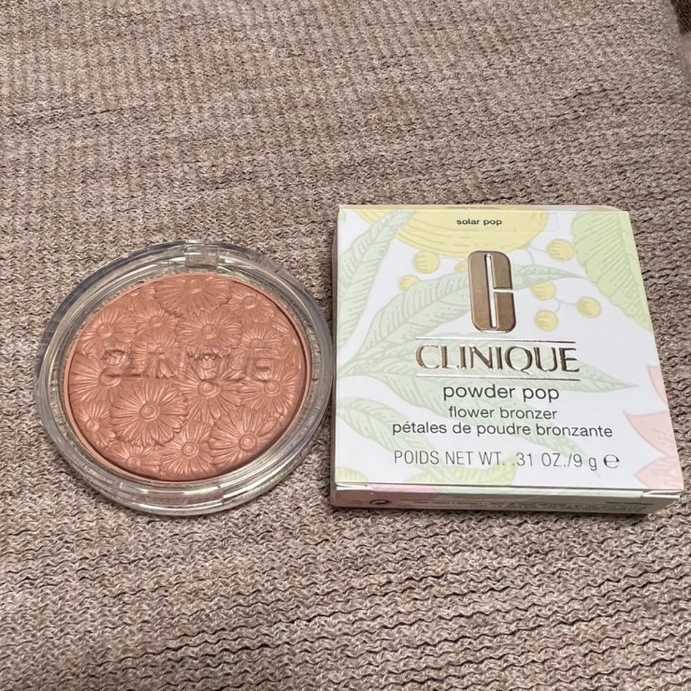 Clinique Powder Pop Flower Bronzer - Picture 5 of 9